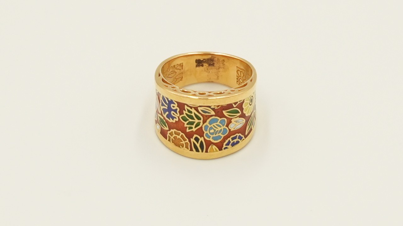 خاتم "مينا" التراثي الأحمر