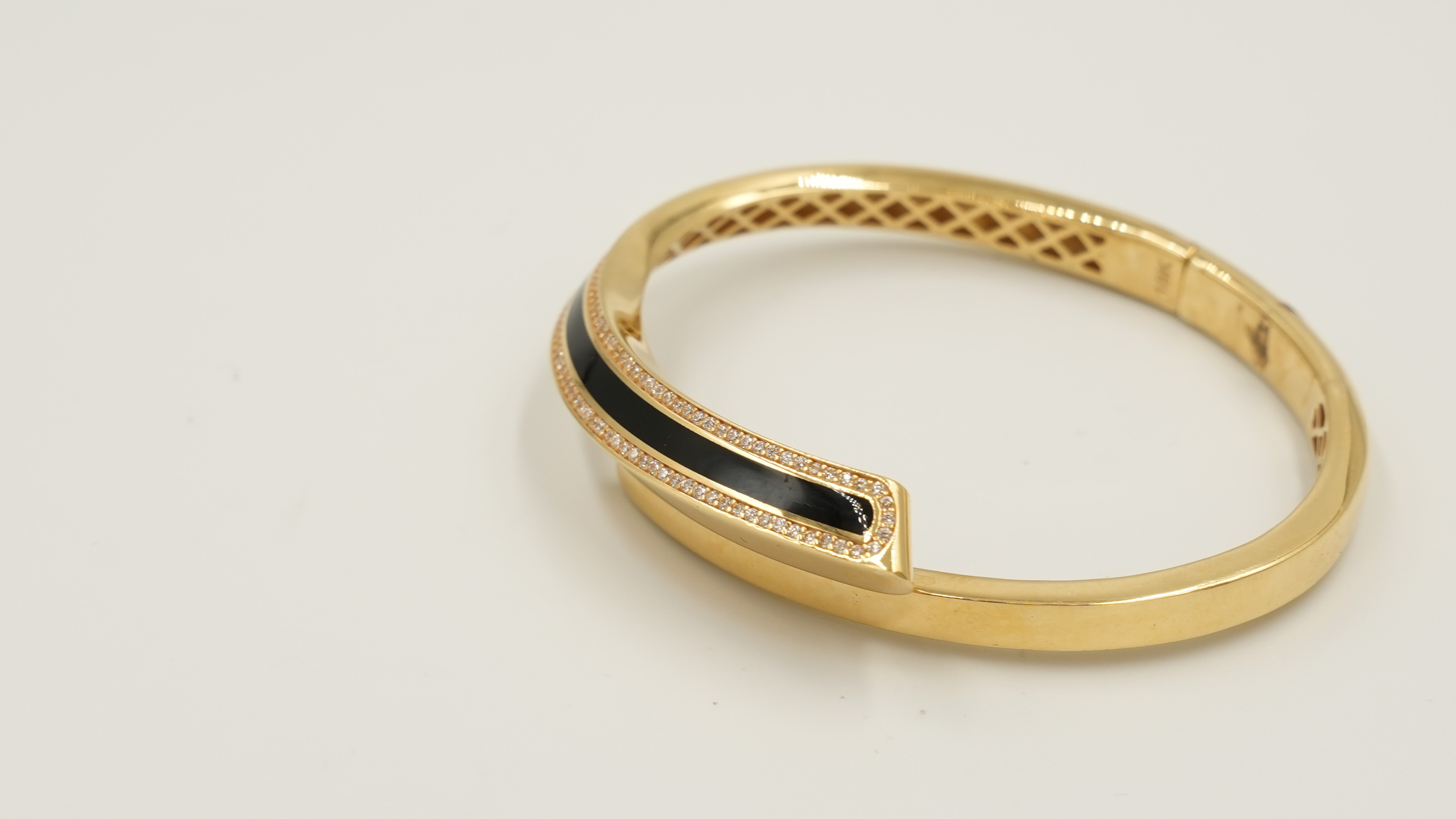 سوار كسوف الأونيكس