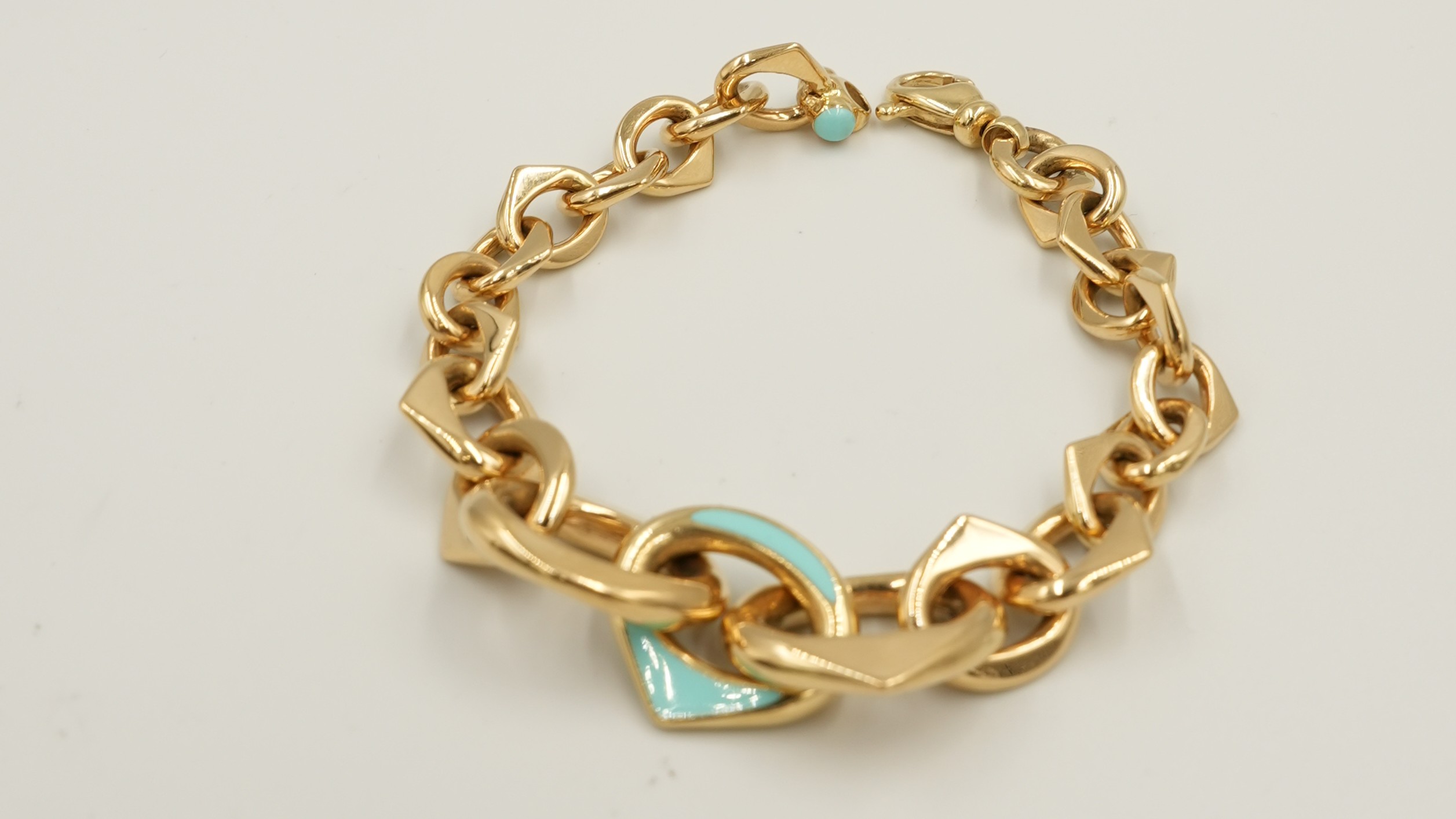 سوار قلب الفيروز