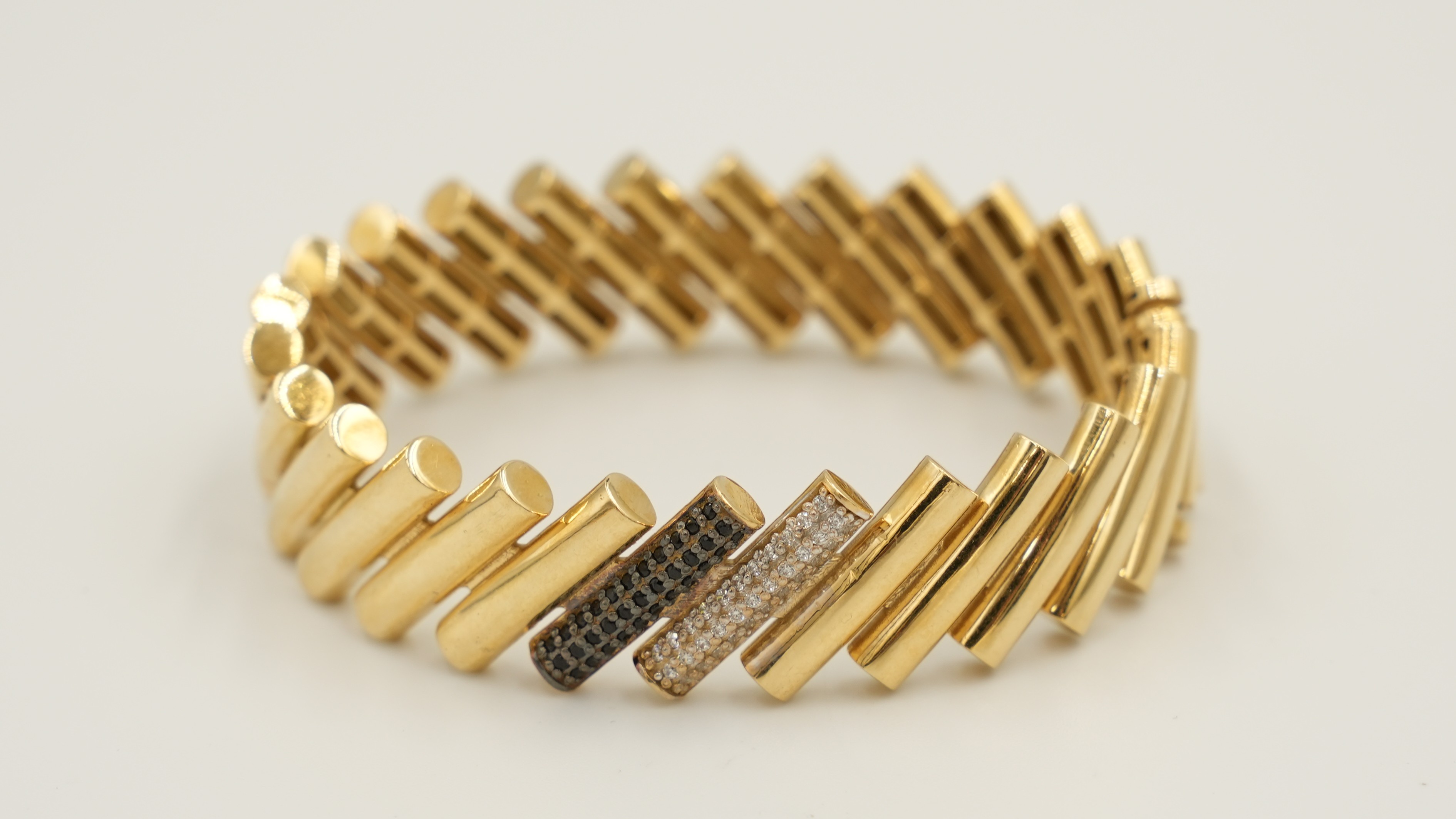 سوار نبض الفخامة