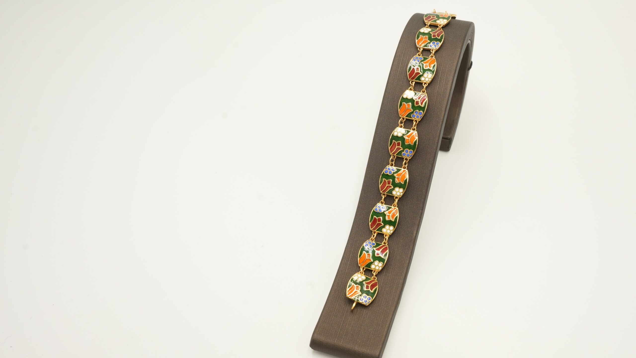 اسوارة مينا ذهب عيار 21 - بزخرفة زهور خضراء