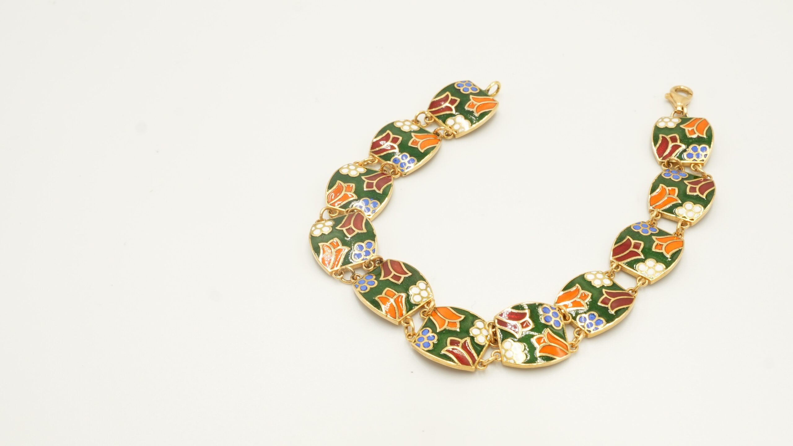 اسوارة مينا ذهب عيار 21 - بزخرفة زهور خضراء