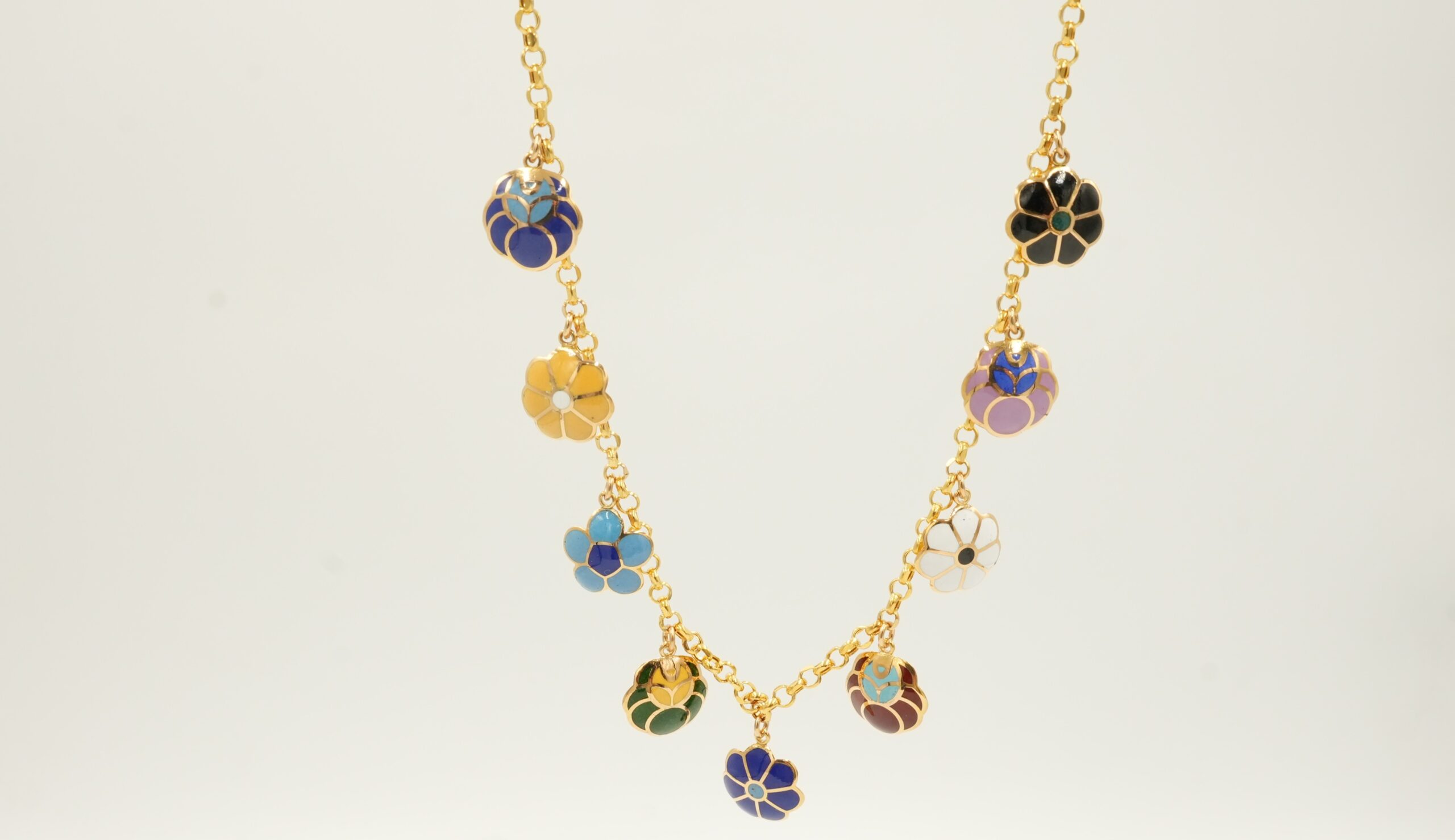 The Vibrant Floral Charm 203501