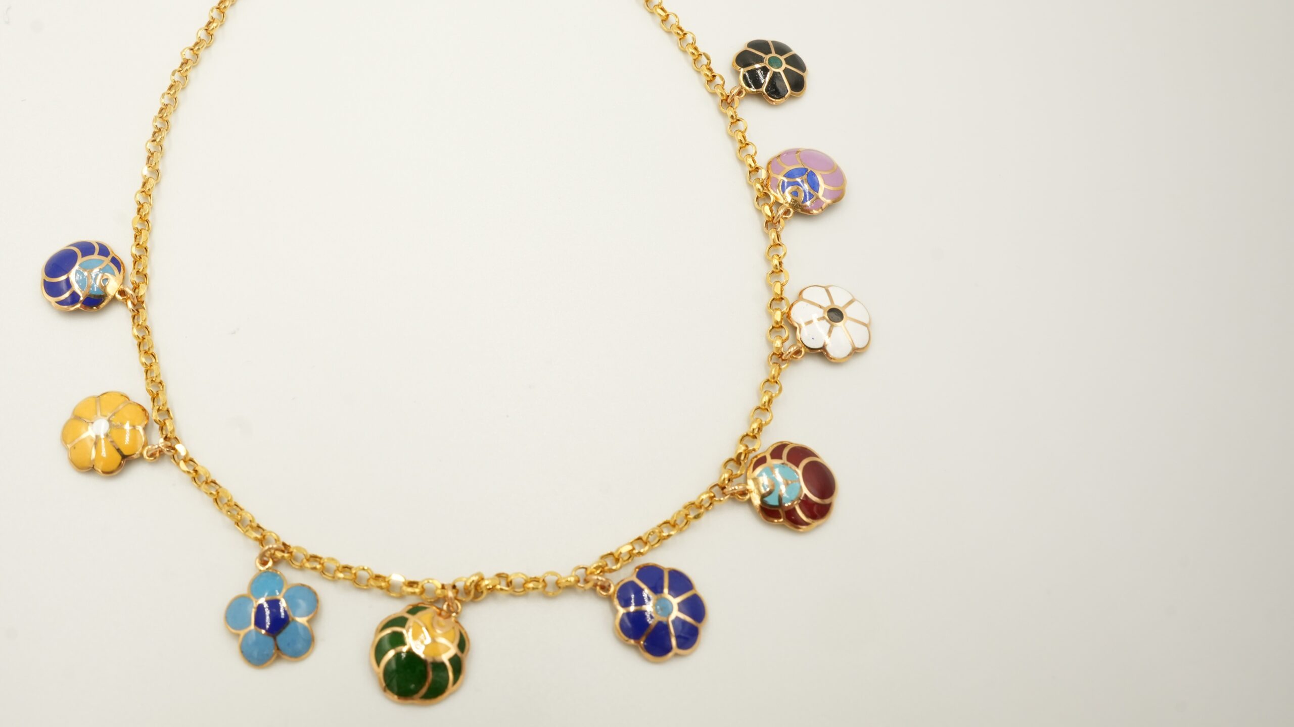 The Vibrant Floral Charm 203501