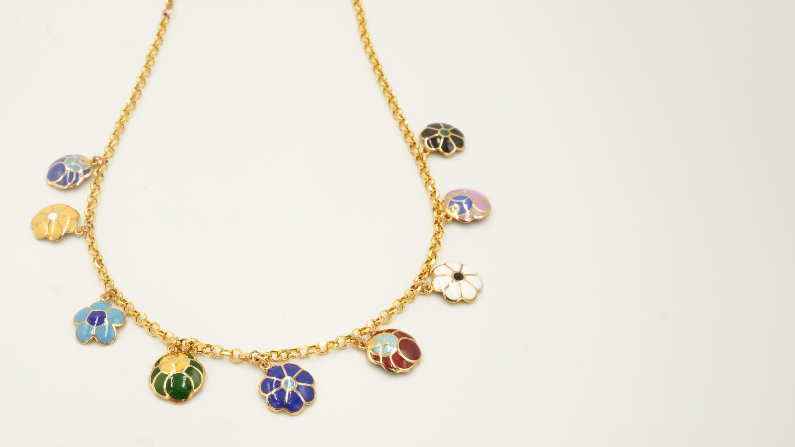 The Vibrant Floral Charm 203501